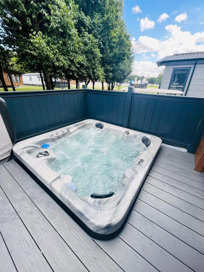 Fir Tree Lodge With Hot Tub 约克 外观 照片